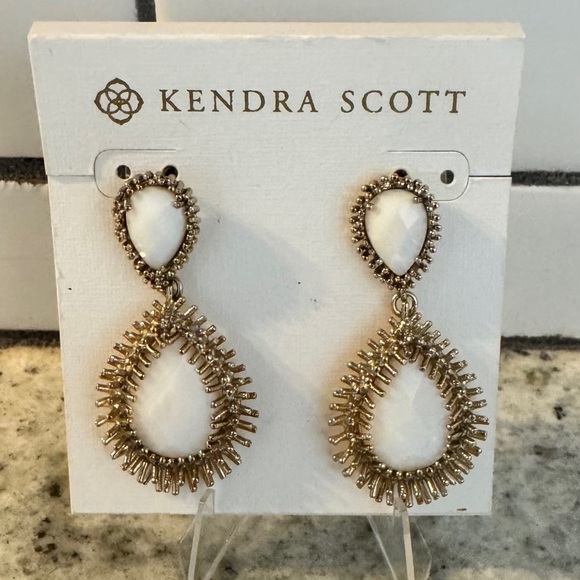 Kendra Scott Jewelry - Vintage Kendra Scott Mini Mercer Kelli Earrings White Gold Tone